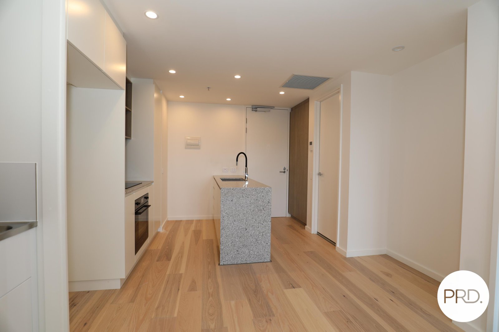 717/61 Cooyong Street BRADDON 7