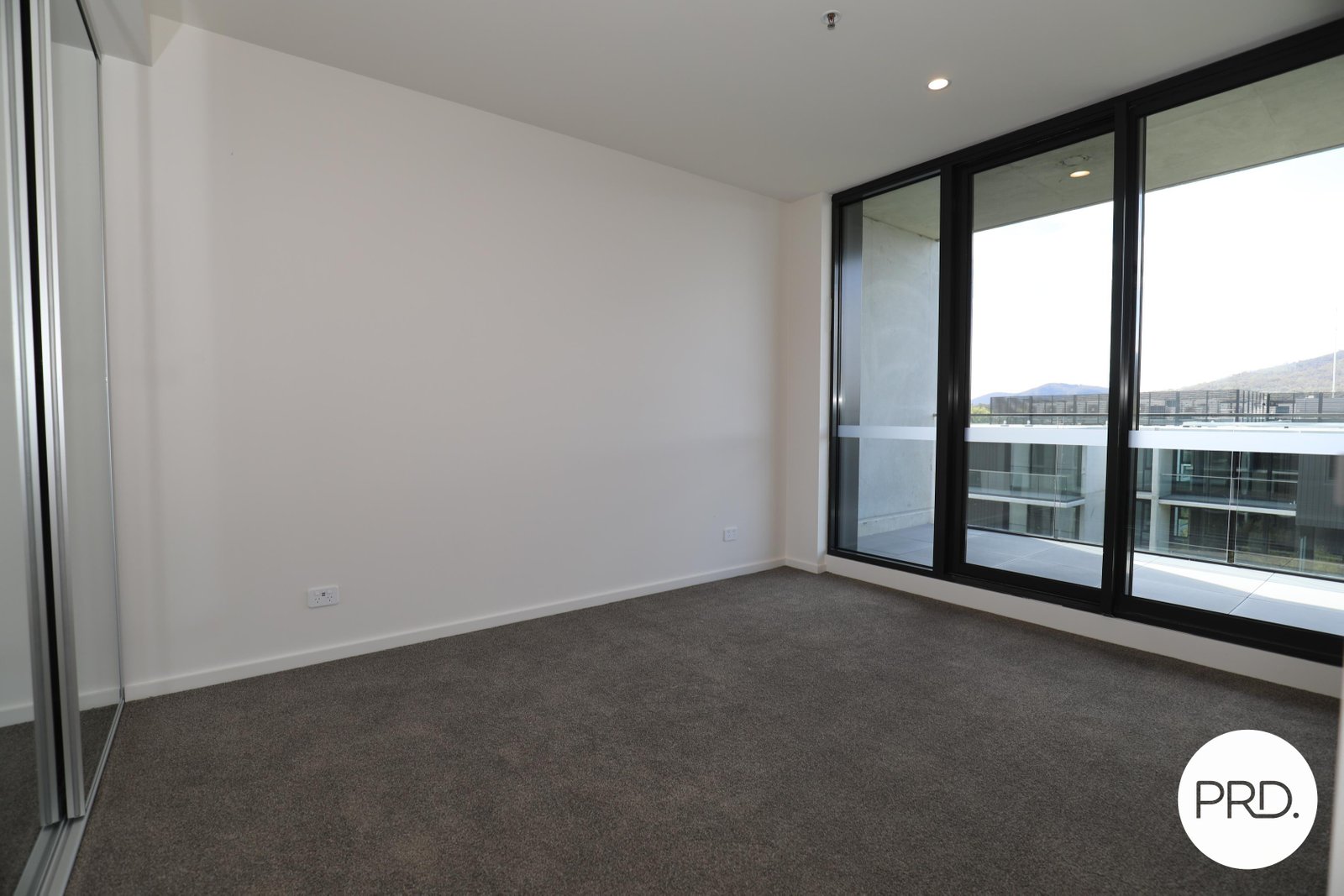 717/61 Cooyong Street BRADDON 8