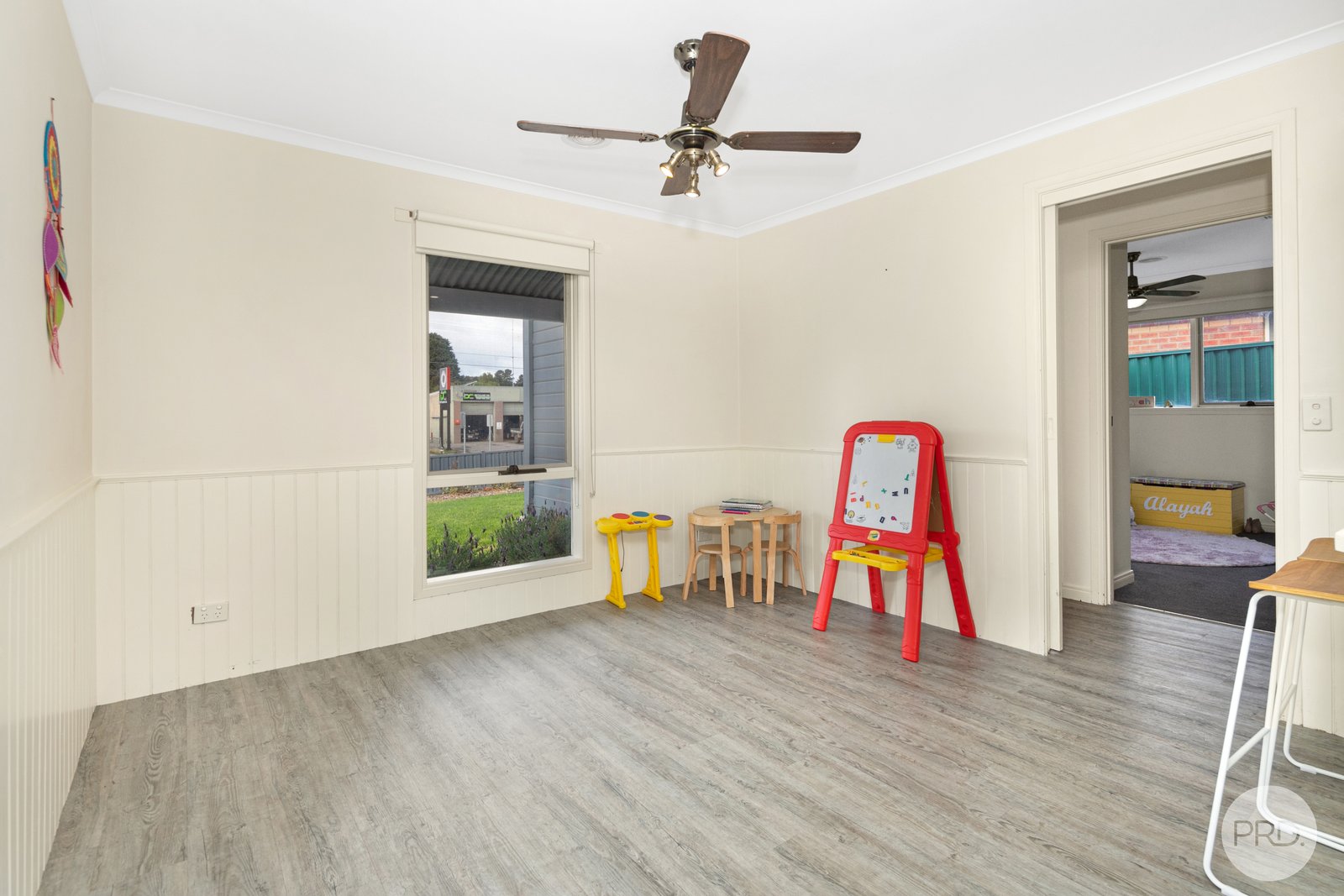 718 Geelong Road CANADIAN 6