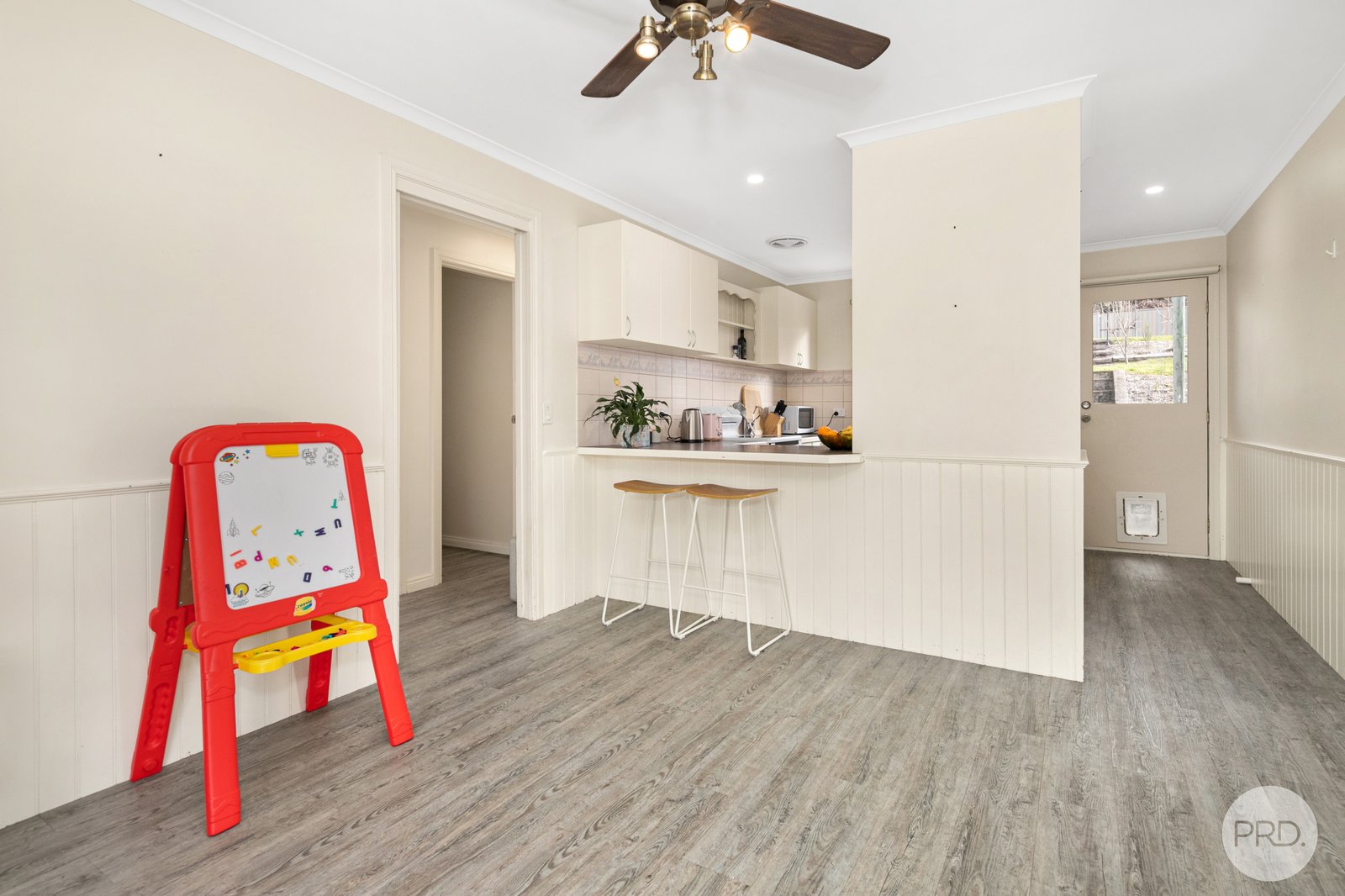 718 Geelong Road CANADIAN 7