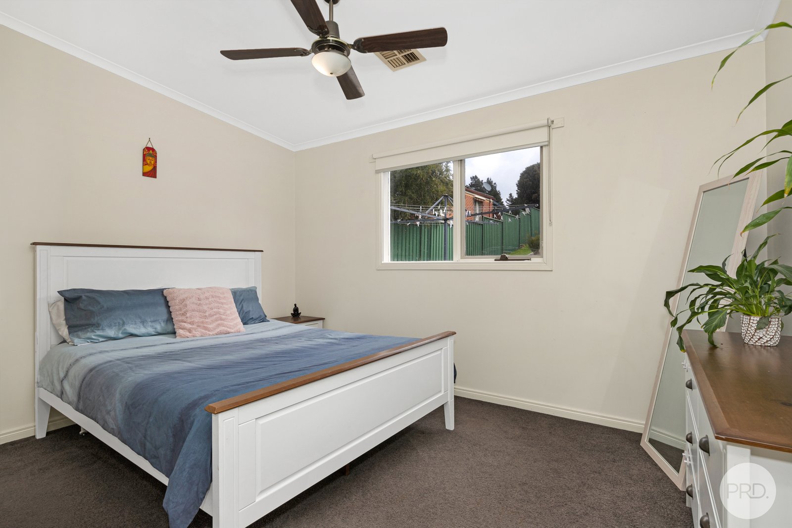 718 Geelong Road CANADIAN 9