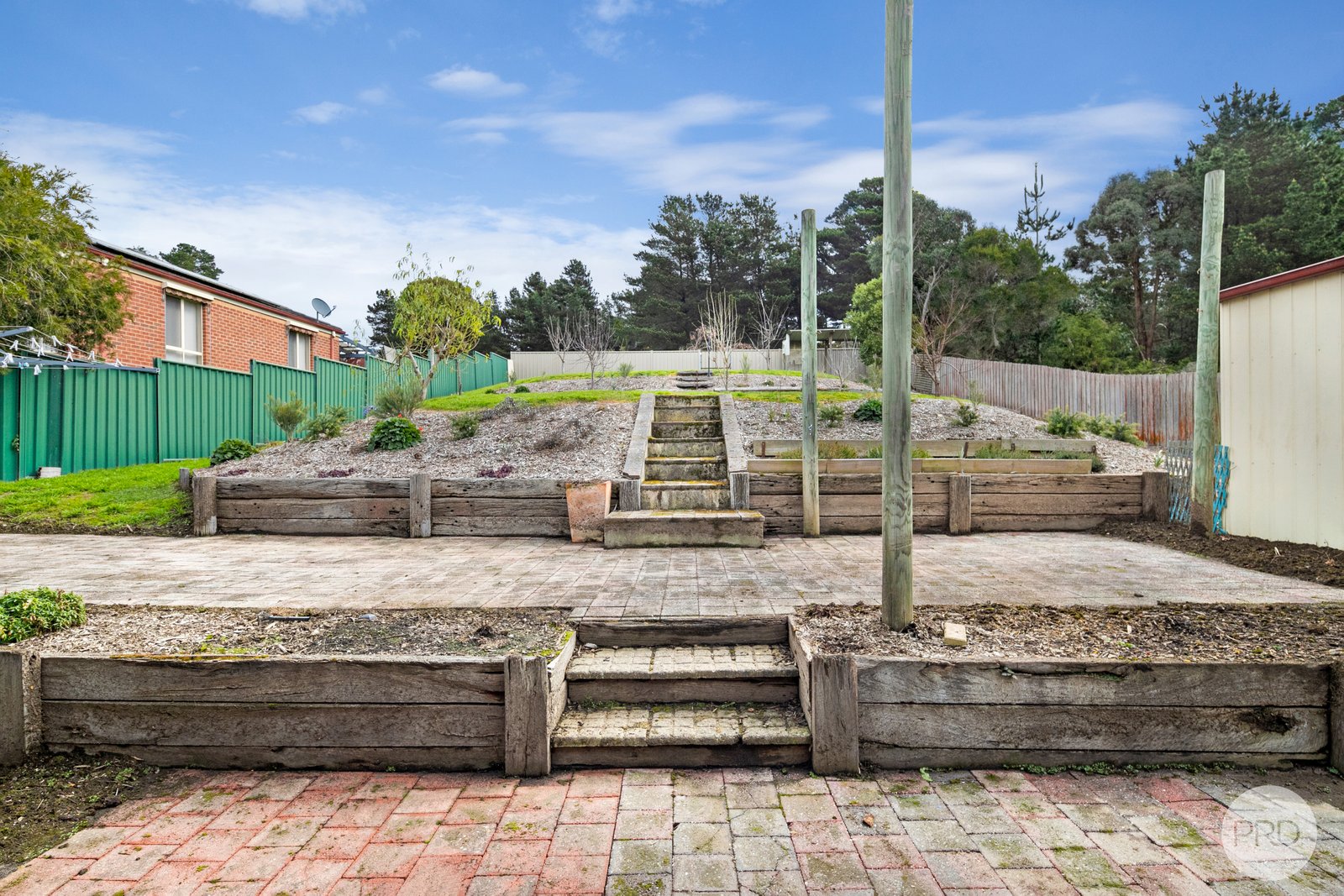 718 Geelong Road CANADIAN 15