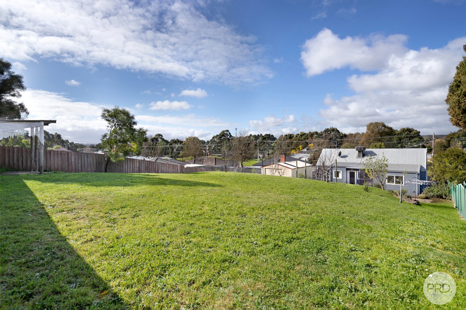 718 Geelong Road CANADIAN 16