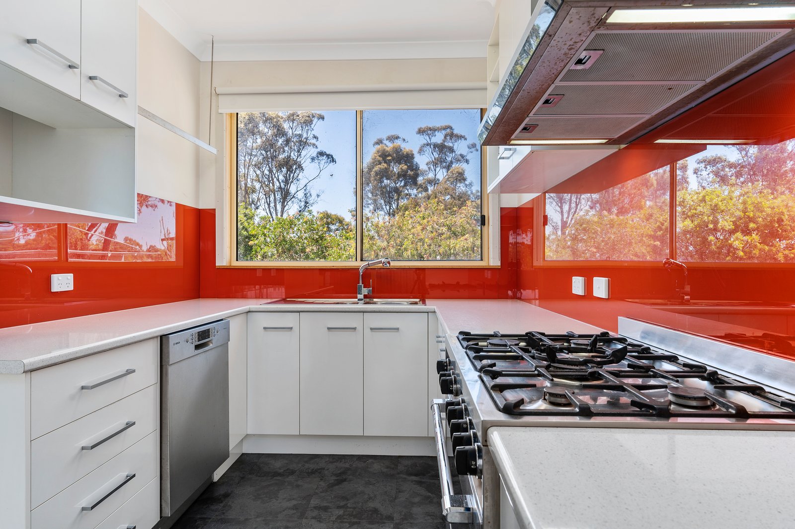 718 Midland Highway HUNTLY 5