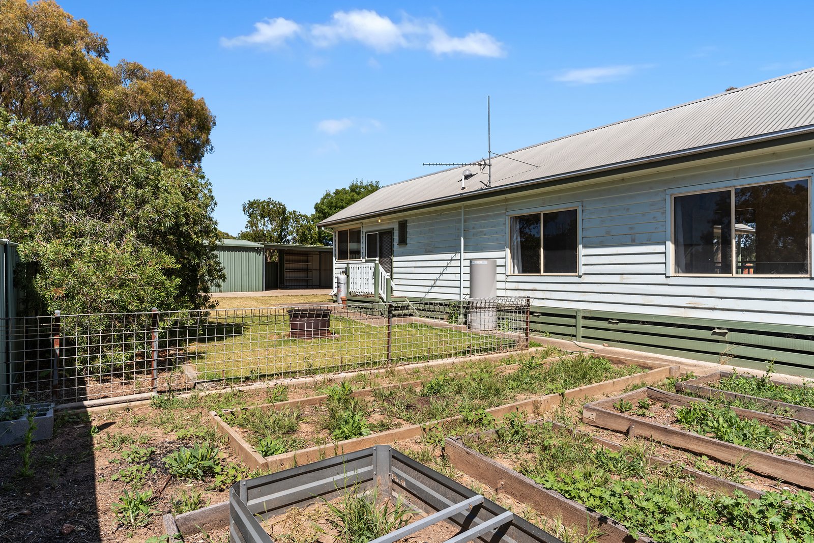 718 Midland Highway HUNTLY 25