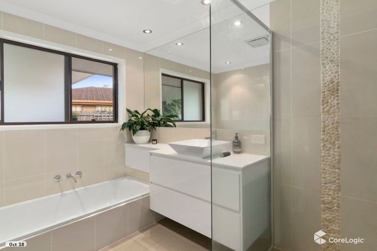 72 Clives Circuit CURRUMBIN WATERS 5