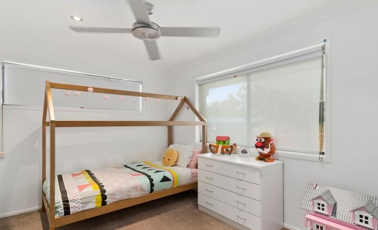 72 Clives Circuit CURRUMBIN WATERS 6