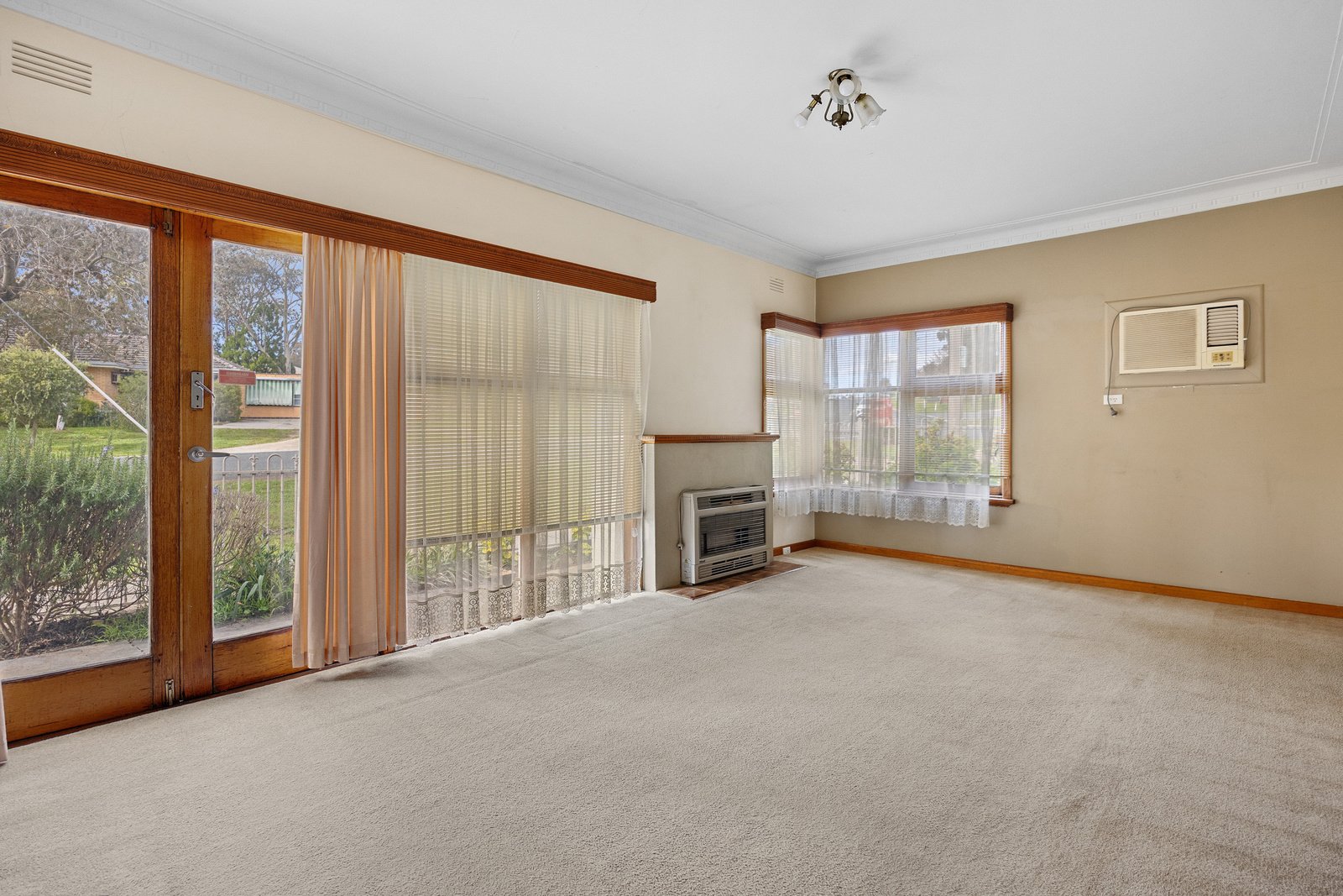 Gallery: 72 Curtin St