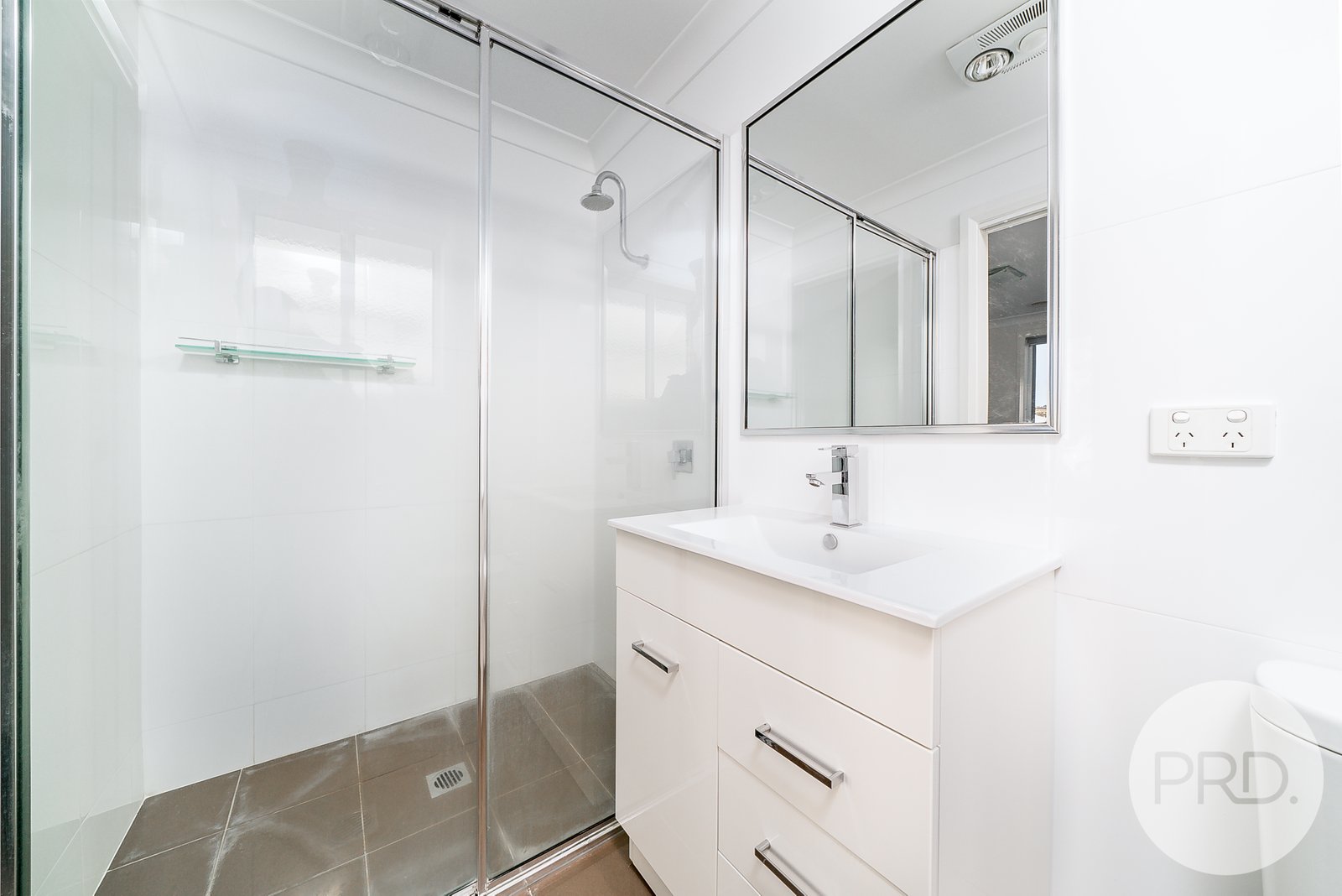 72 Lingiari Drive LLOYD 10