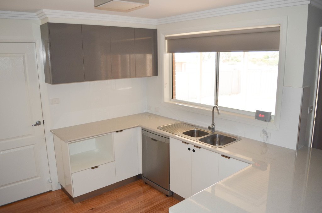 72 Lingiari Drive LLOYD 6