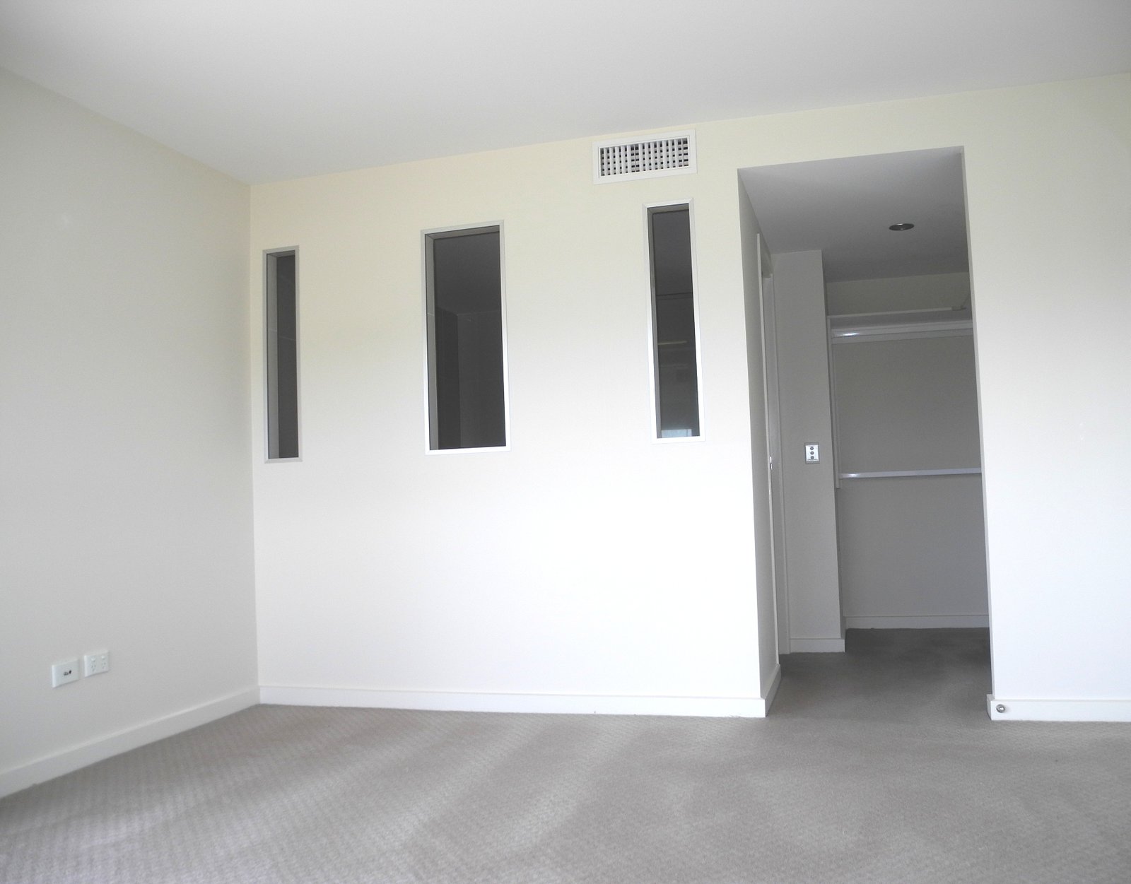 7/2 The Promenade BOYNE ISLAND 9