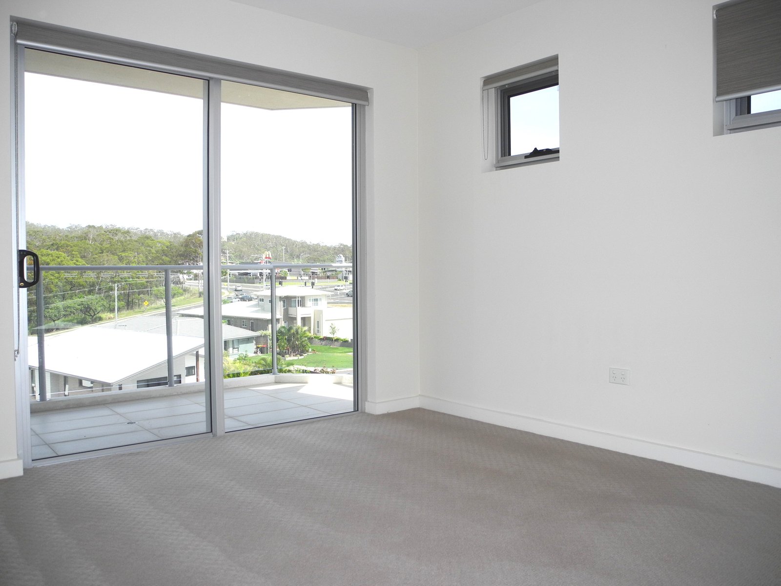 7/2 The Promenade BOYNE ISLAND 14