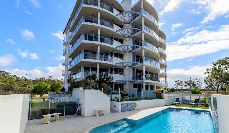 7/2 The Promenade BOYNE ISLAND 21