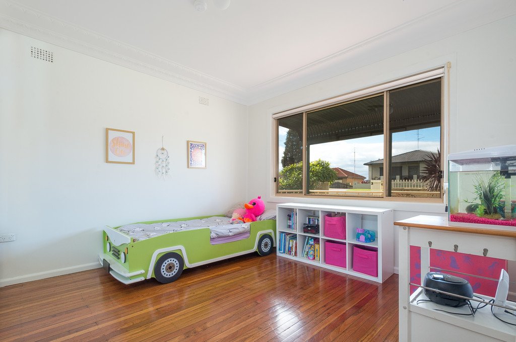 72 Weringa Avenue LAKE HEIGHTS 6