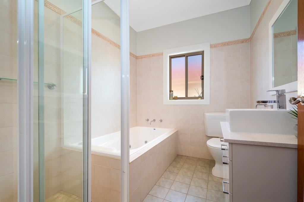 72 Weringa Avenue LAKE HEIGHTS 7