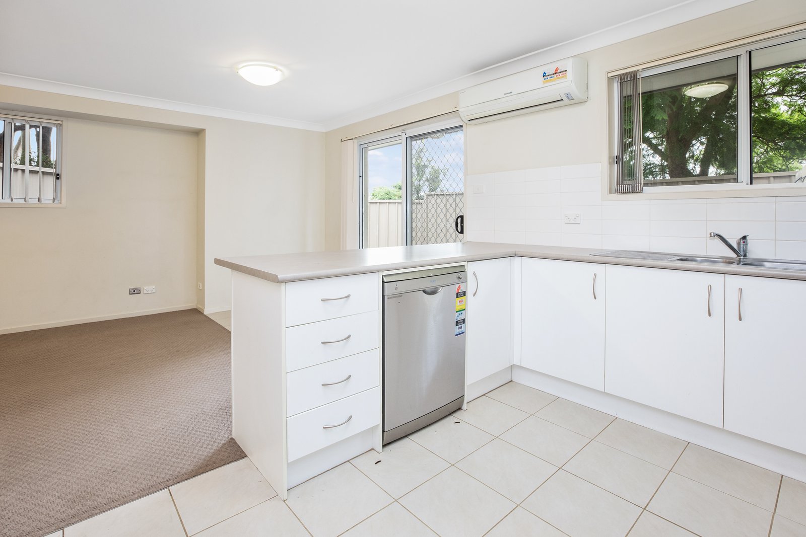 7/21-23 Harvey Road RUTHERFORD 6