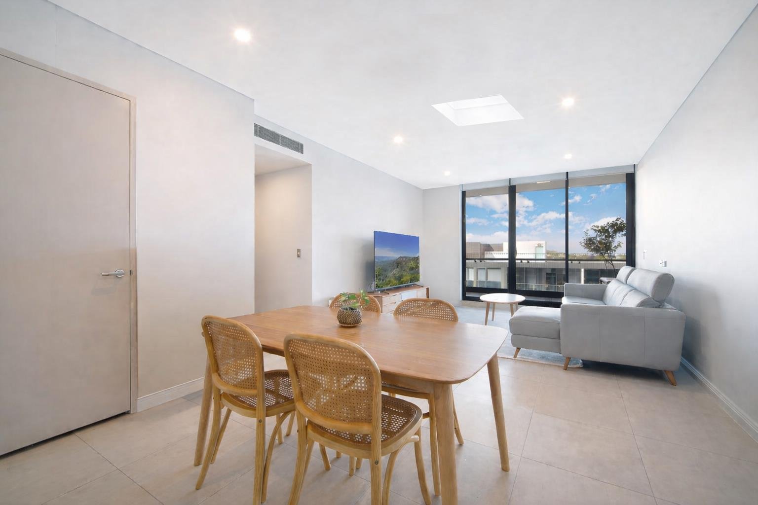 721/8 Studio Drive EASTGARDENS 1