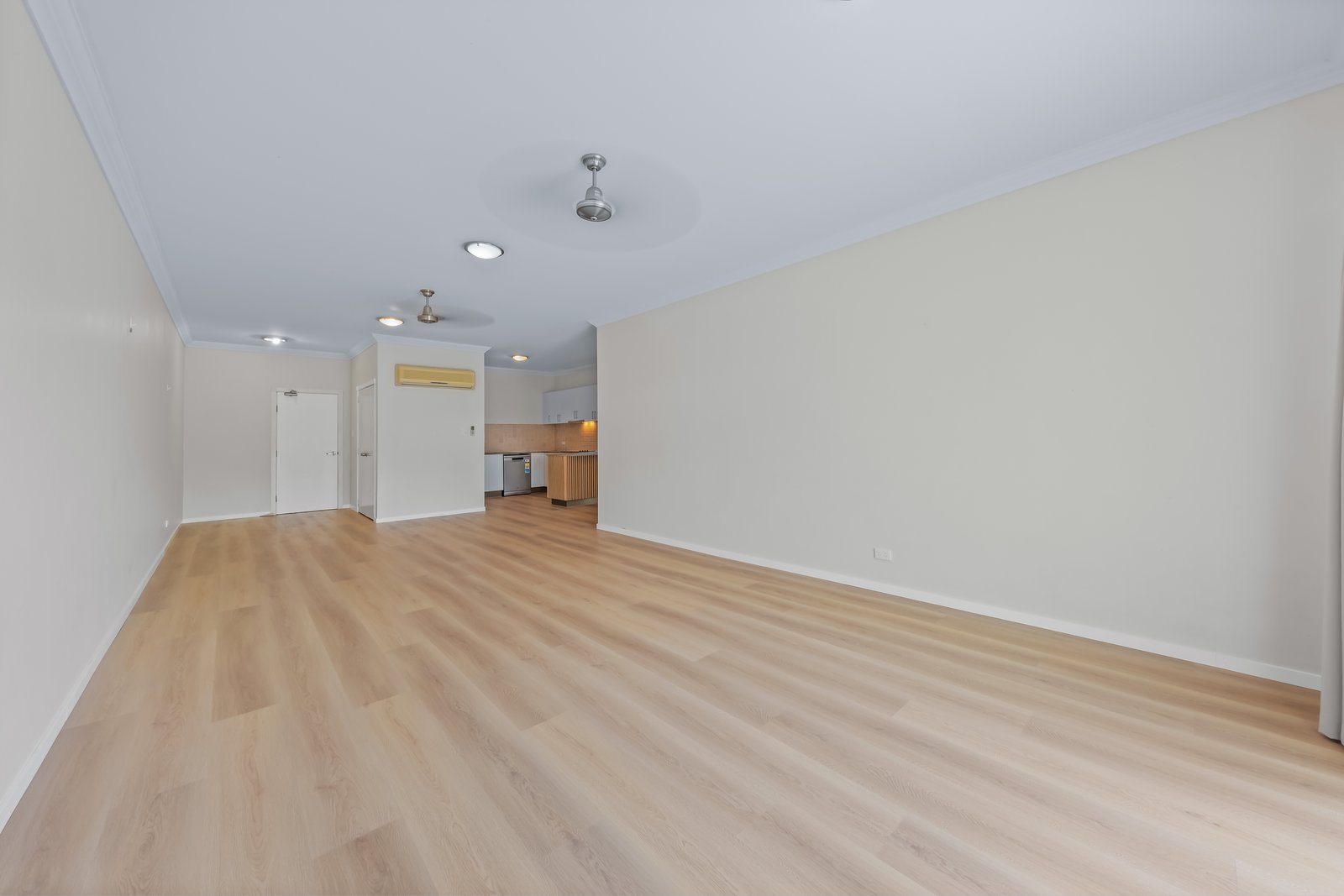 72/21 Shute Harbour Road CANNONVALE 2