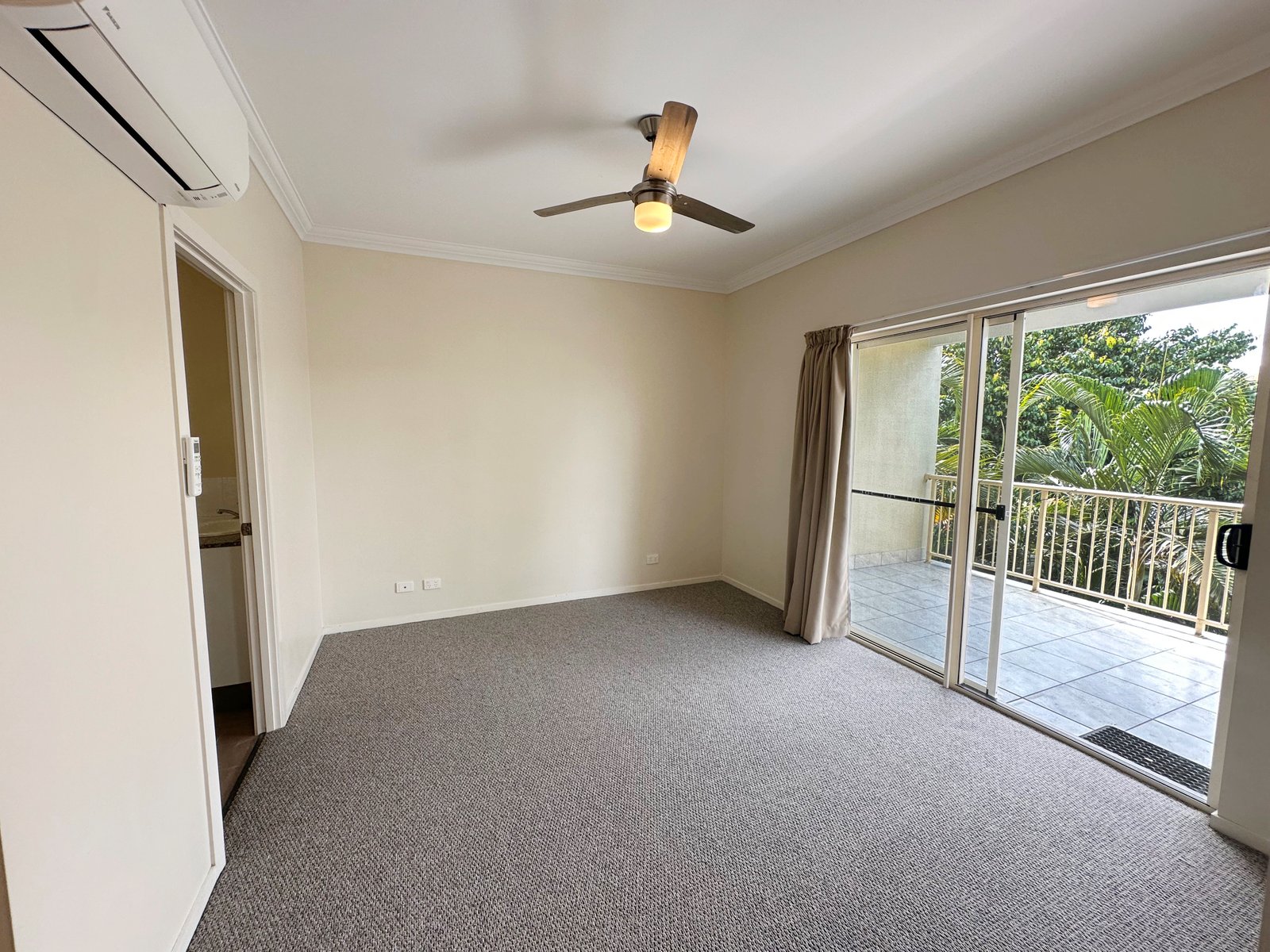 72/21 Shute Harbour Road CANNONVALE 6