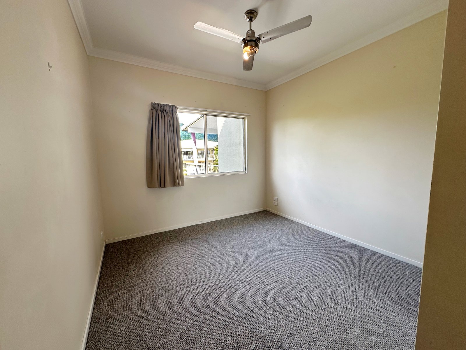 72/21 Shute Harbour Road CANNONVALE 8
