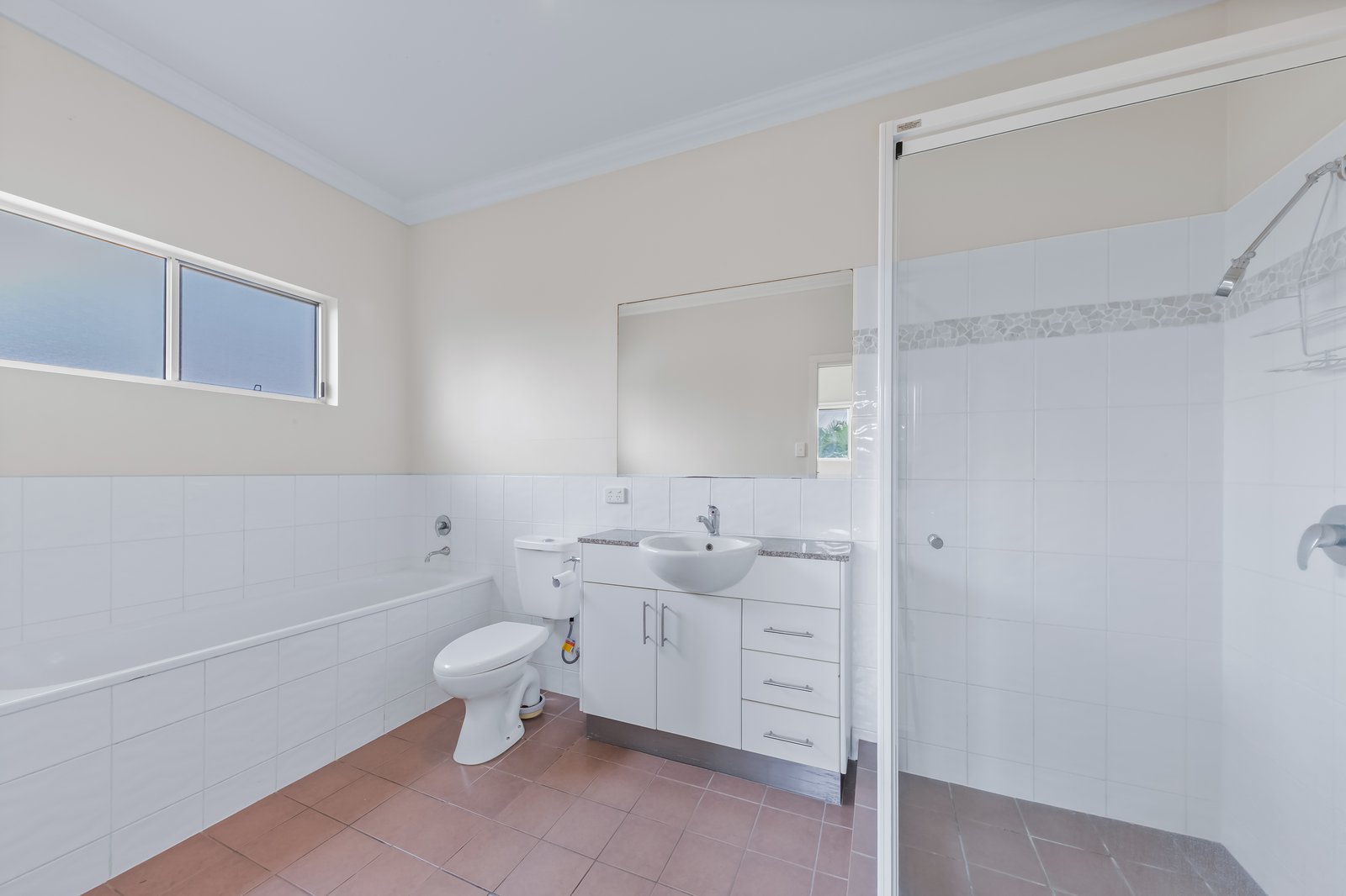 72/21 Shute Harbour Road CANNONVALE 10