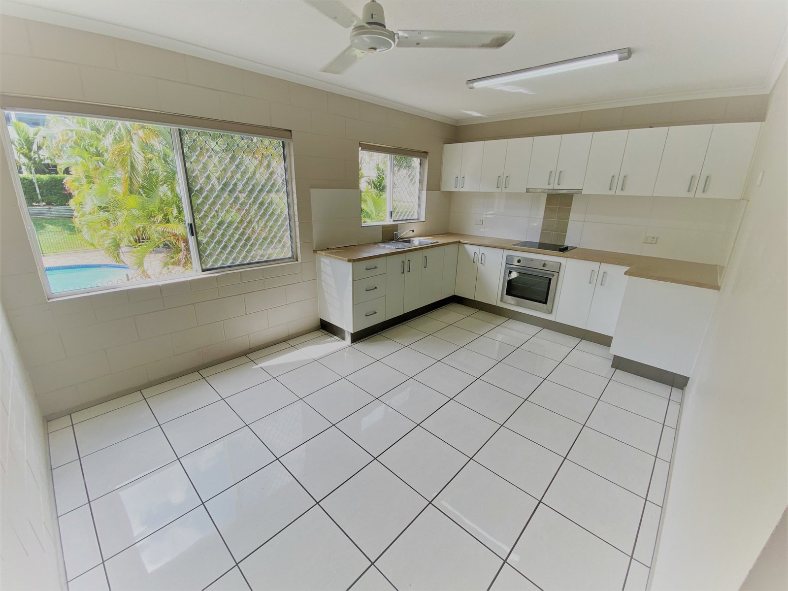 72/3 Eshelby Drive CANNONVALE 1