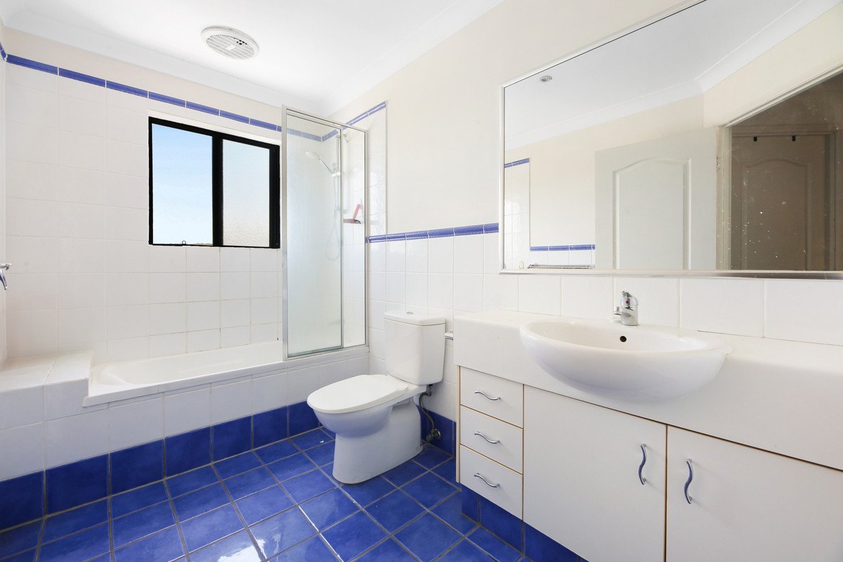 7/23 Peppertree Circuit Robina 8