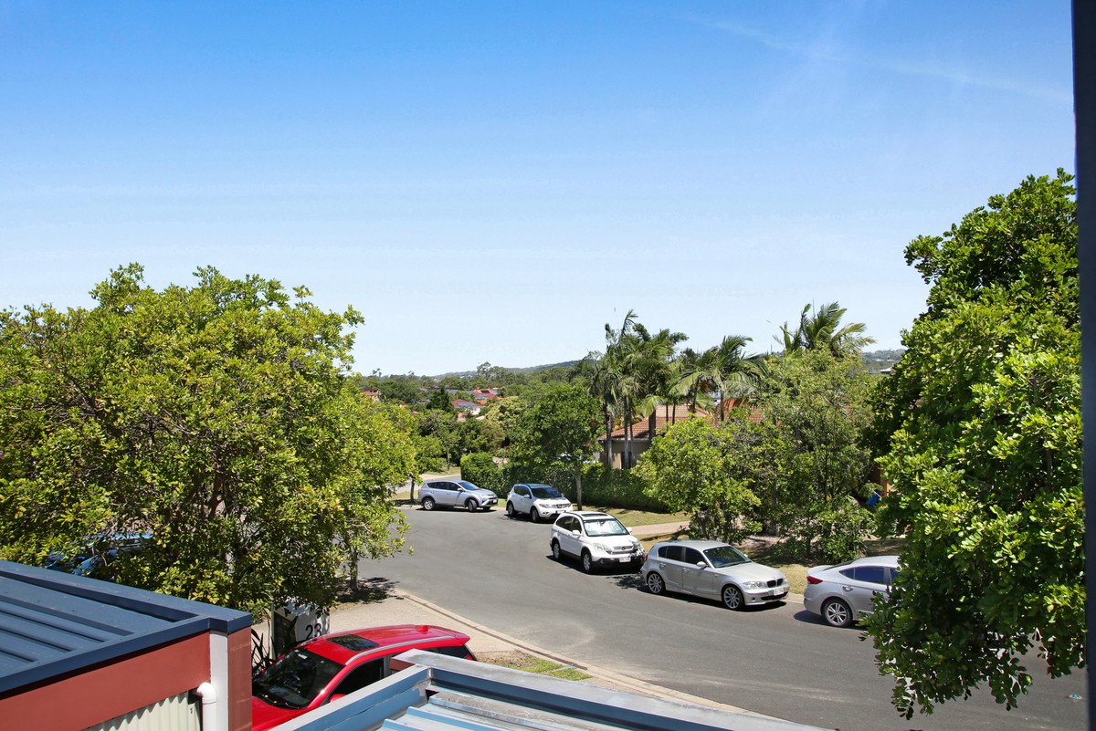 7/23 Peppertree Circuit Robina 12