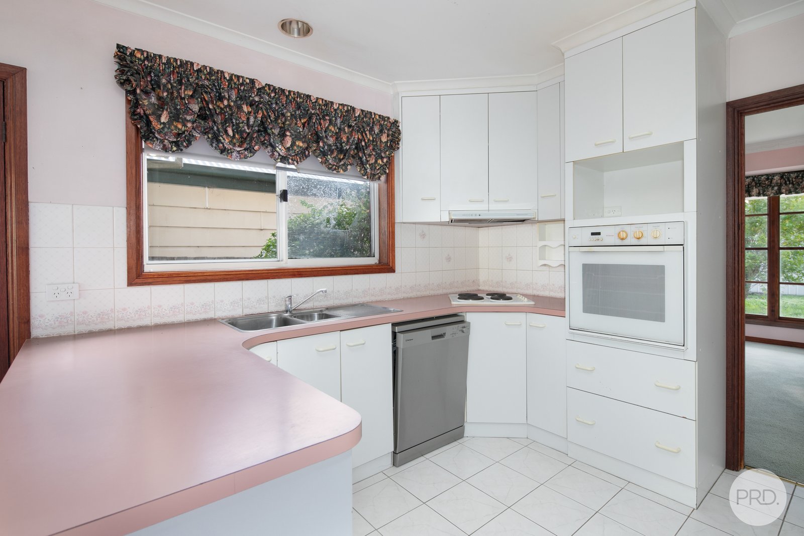 725 Chisholm Street BLACK HILL 2