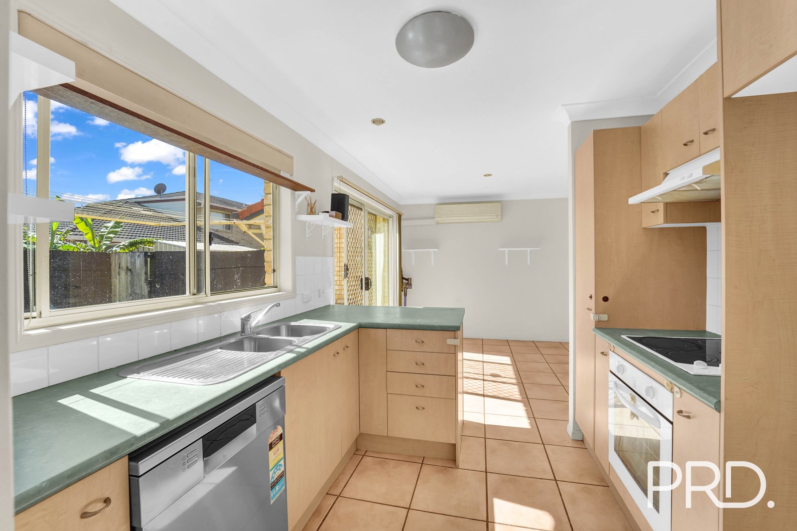 725/2 NICOL Way BRENDALE 6