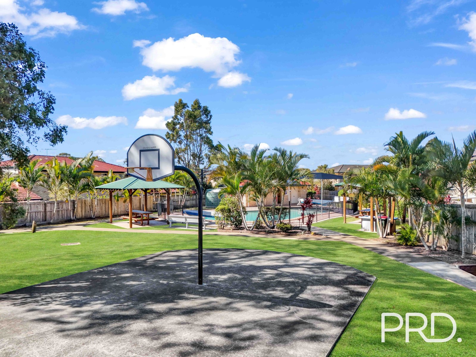 725/2 NICOL Way BRENDALE 24