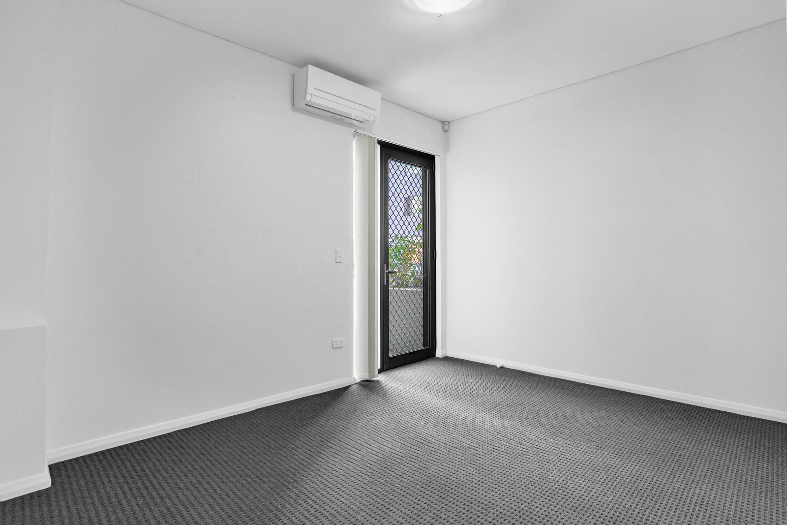 72/56-66 Lakeside Parade JORDAN SPRINGS 5