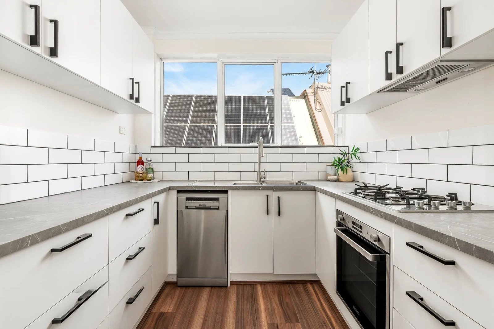 Gallery: 7/26 Charnwood Crescent