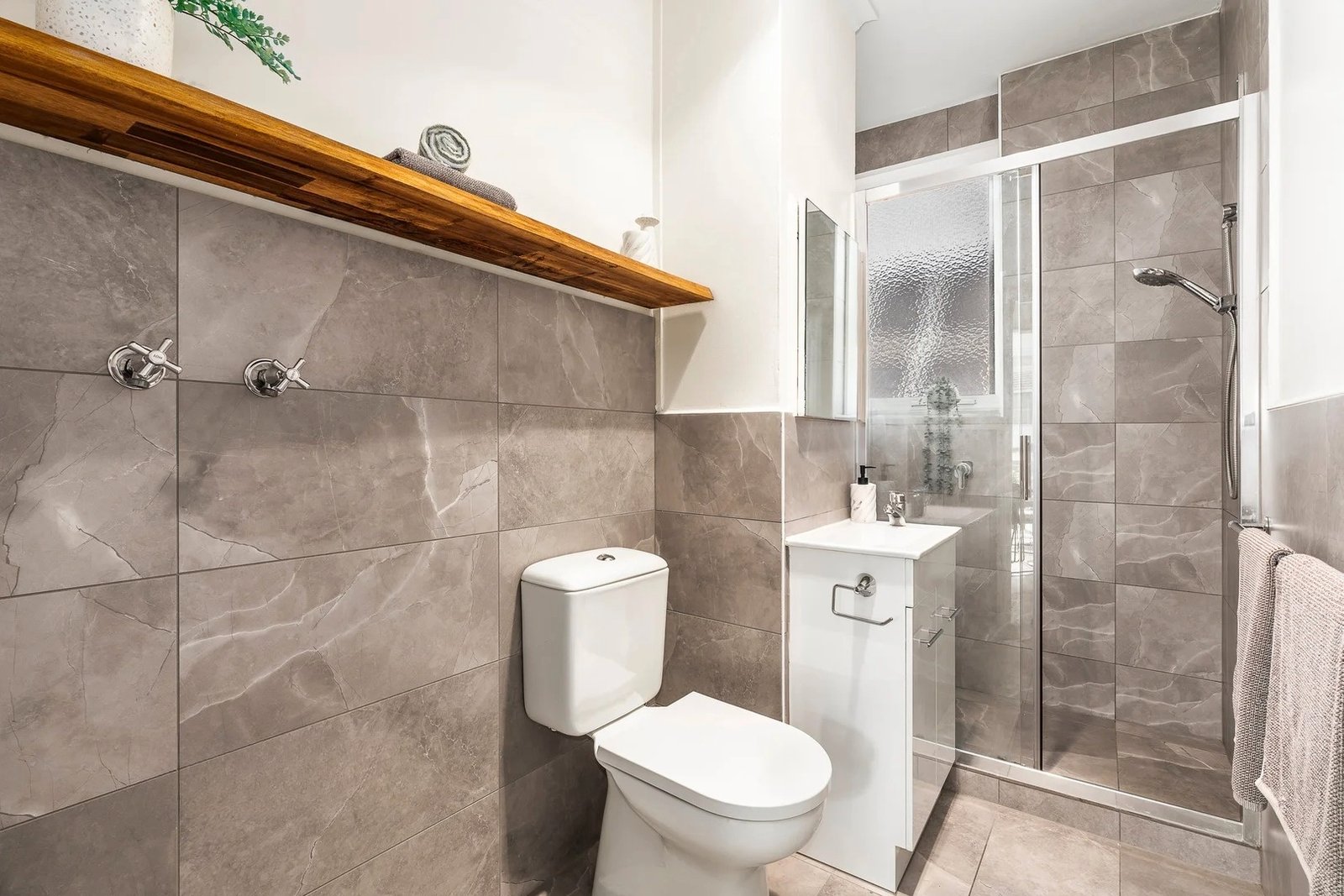 Gallery: 7/26 Charnwood Crescent