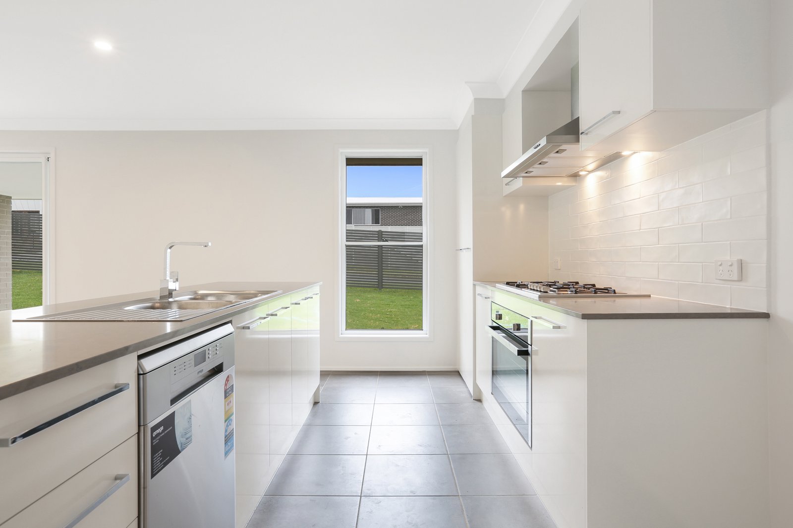 73 Bushranger Parade CALDERWOOD 7