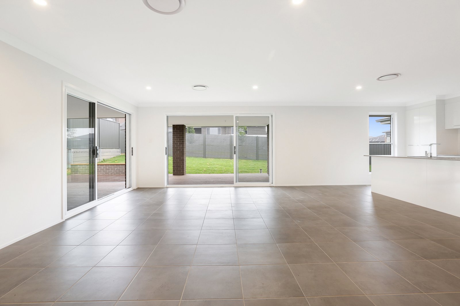 73 Bushranger Parade CALDERWOOD 8