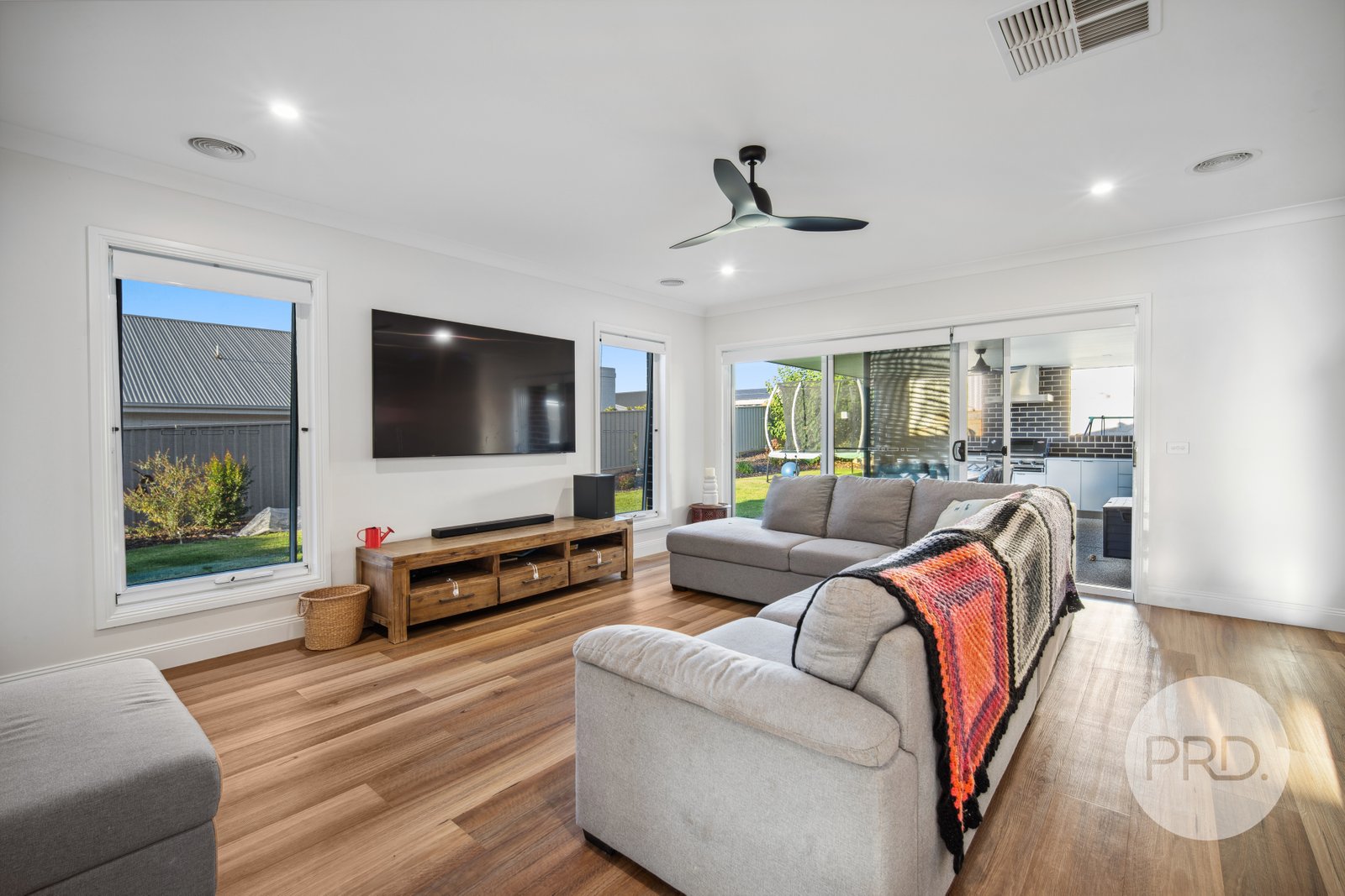 73 Deakin Avenue LLOYD 7