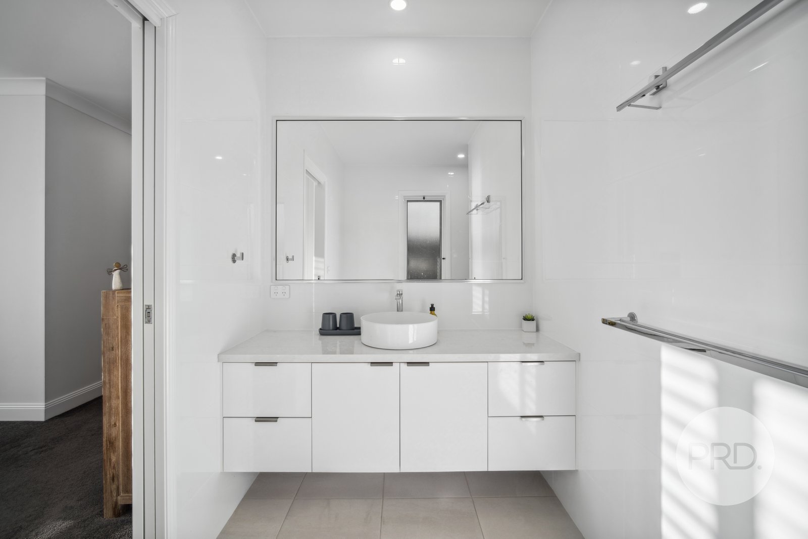 73 Deakin Avenue LLOYD 17