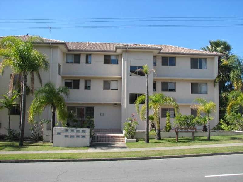 7/3 Garden Street SOUTHPORT 2