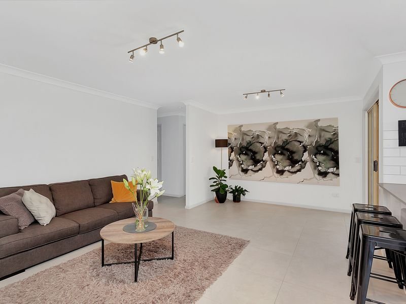 73 Honeyeater Drive BURLEIGH WATERS 3