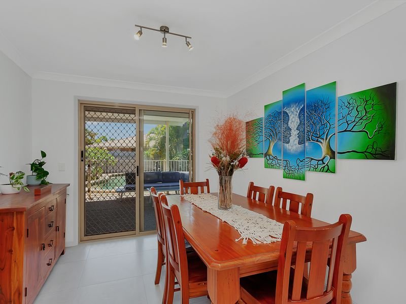 73 Honeyeater Drive BURLEIGH WATERS 6