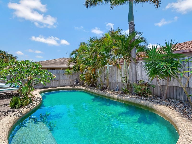 73 Honeyeater Drive BURLEIGH WATERS 8