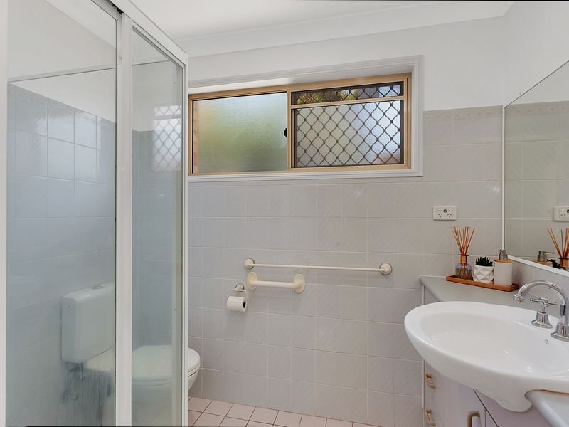 73 Honeyeater Drive BURLEIGH WATERS 10