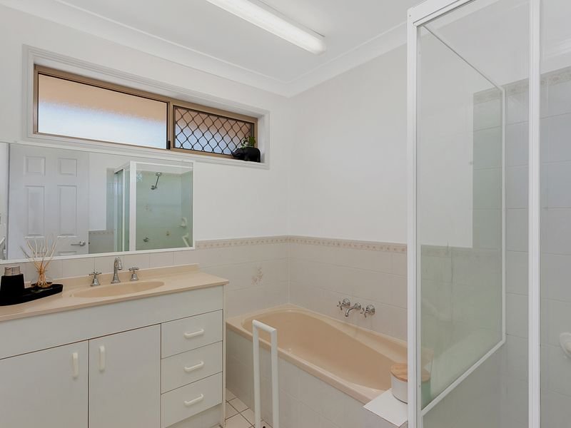 73 Honeyeater Drive BURLEIGH WATERS 13