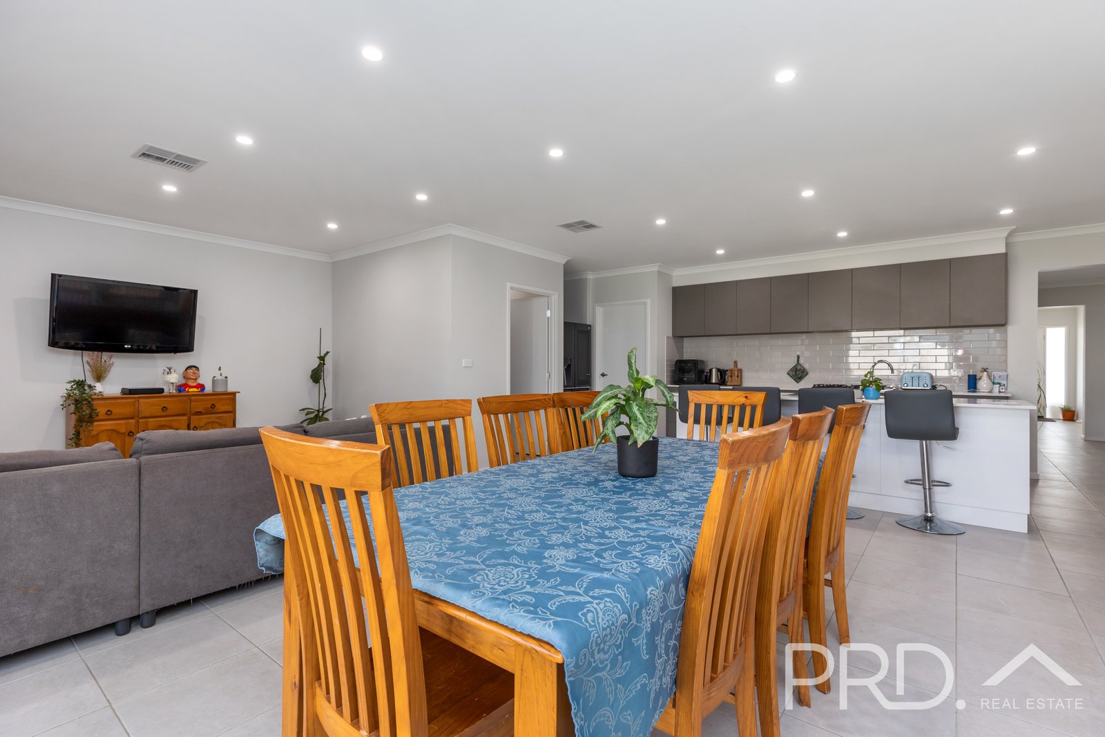 73 Jeffery Circuit TUMUT 4