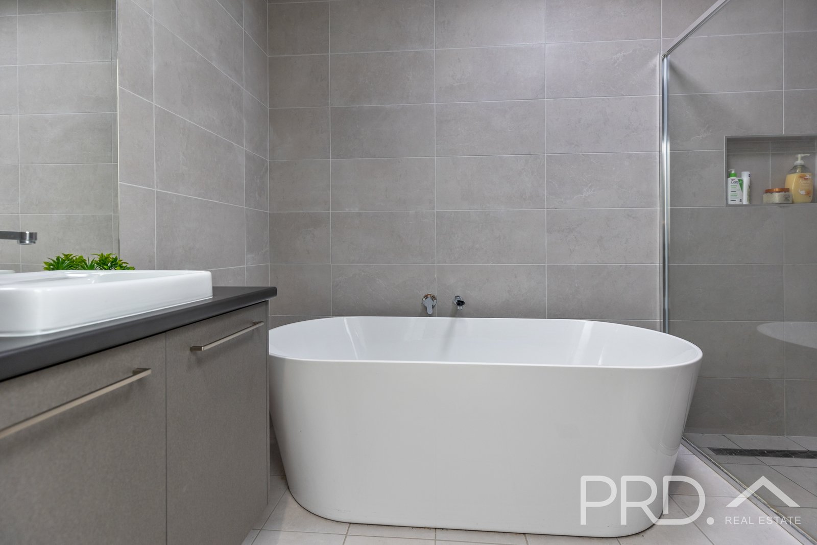 73 Jeffery Circuit TUMUT 15