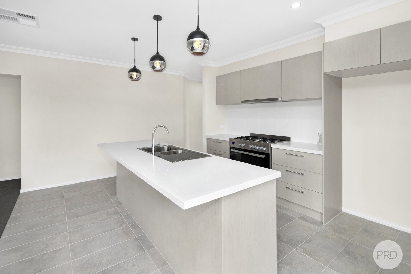 73 Kensington Boulevard SMYTHES CREEK 5