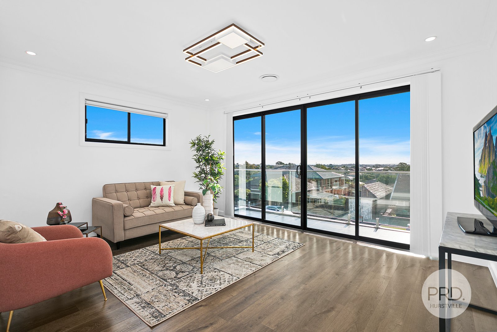 73 Kimberley Road HURSTVILLE 3