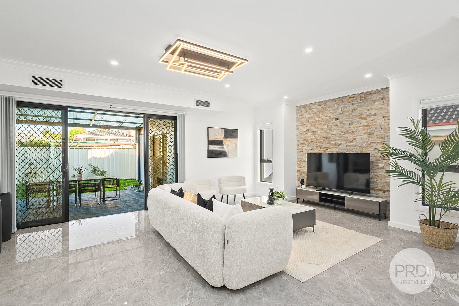 73 Kimberley Road HURSTVILLE 3