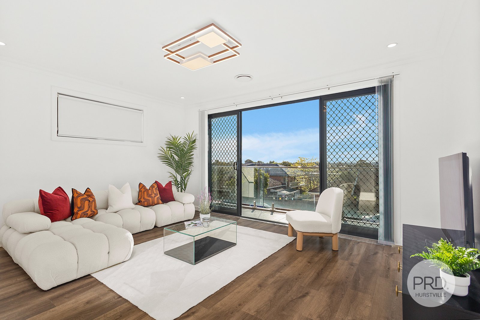 73 Kimberley Road HURSTVILLE 4